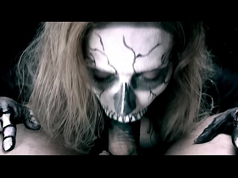 ❤️ ʻO ke kaikamahine daimonio e omo ana i ka moa me kona waha ʻeleʻele a me ka ʻai ʻana. ❤❌ Quality sex ma haw.porn-mz-com.ru ﹏